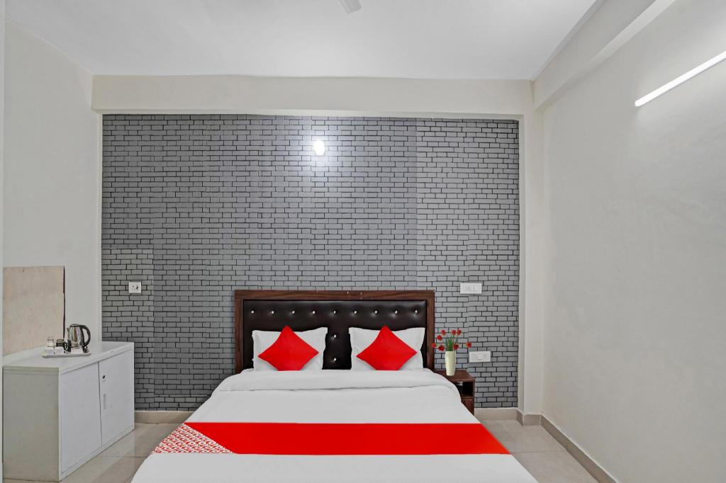 Hotel O Avs Hotel & Restaurant — 4-Star Luxury Hotel in New Delhi, India