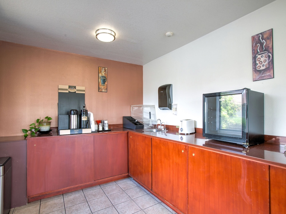 OYO Woodland Hotel and Suites - photo 31