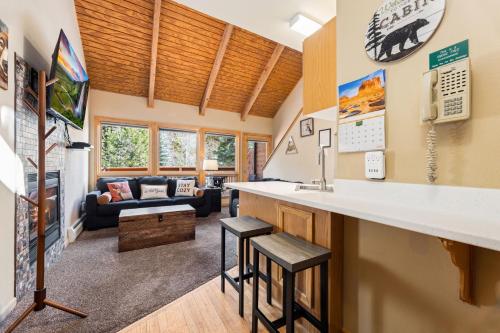 Creekside Suites 04 by Estes Park Condos — 4-Star Luxury Hotel in Estes Park, United States