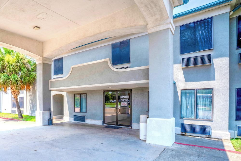 Capital O Fairway Inn Baytown La Porte TX — hotel in La Porte