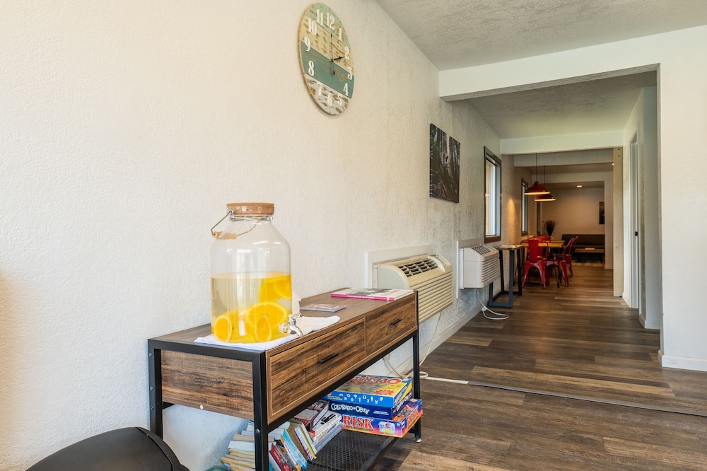 The Junction Hotel and Hostel - photo 3