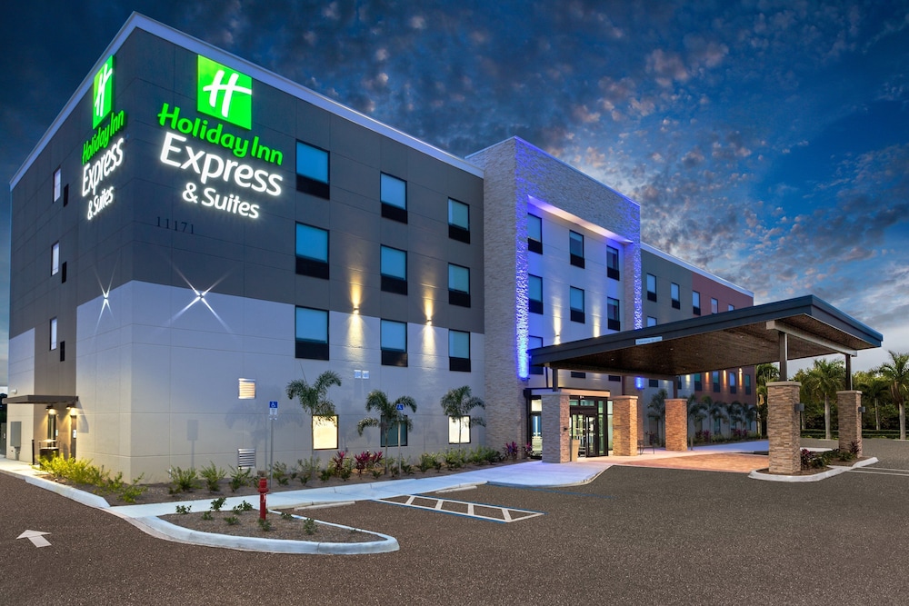Holiday Inn Express & Suites Ft Myers Beach Sanibel Gateway by IHG - photo 42