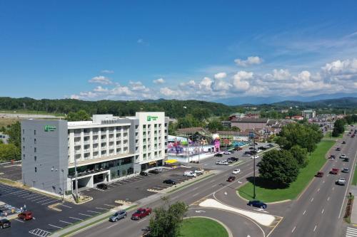 Holiday Inn & Suites Pigeon Forge Convention Center an IHG Hotel - photo 2