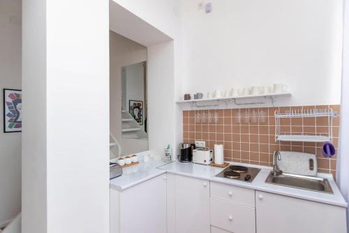 Cozy 1BR Apt In Heart of Old Tbilisi By Wehost
