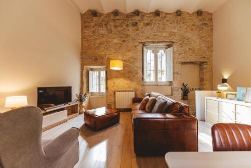 Bravissimo Llebre Duplex with Patio in Girona, Spain