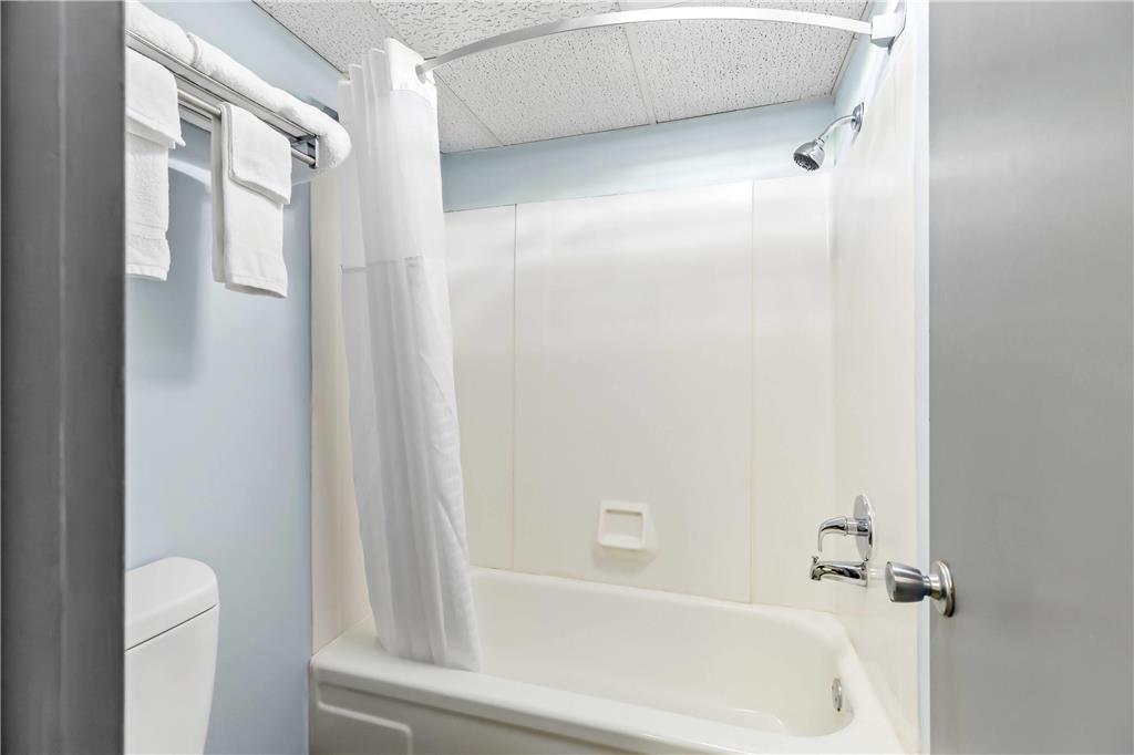 Days Inn by Wyndham Salina South - photo 22