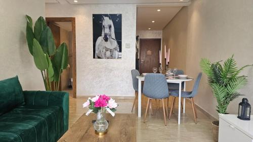 Bright 2BR Apartment in Maârif Ideal for Families & Business Travelers — 4-Star Luxury Hotel in Casablanca, Morocco