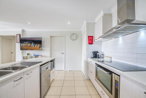 Seabreeze Haven Wifi Netflix pet friendly beach house — 4-Star Luxury Hotel in Cowes, Australia