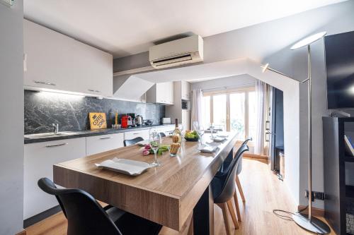 3 Pieces Des Jardins Parking Clim 1 Min Plage in Menton, France