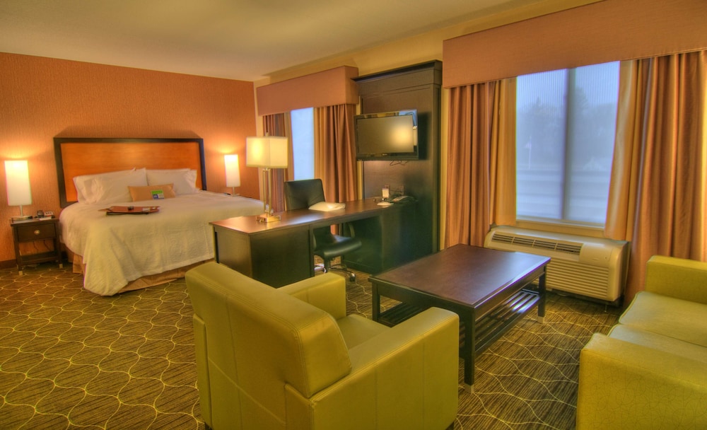 Hampton Inn & Suites Parsippany North - photo 18