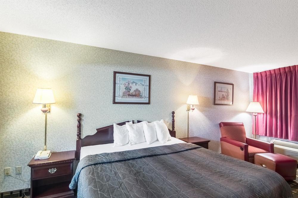 Premier Inn & Suites - photo 4