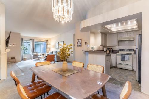 Tranquil Apt 2 King Suites Pet Friendly near DT Bellevue — 4-Star Luxury Hotel in Bellevue, United States