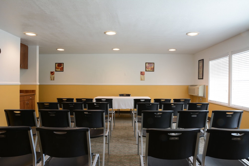 Red Roof Inn San Dimas Fairplex - photo 23