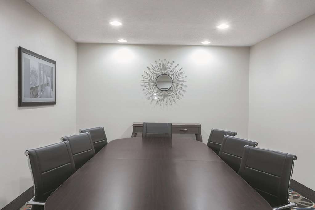 La Quinta Inn & Suites by Wyndham Covington - photo 23