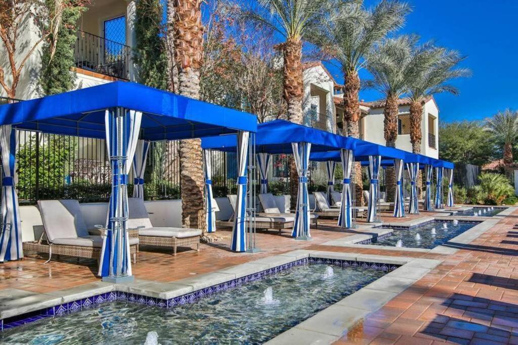 Legacy Villas 1 BR 1 Story Kitchen Resort Pools Gym — 4-Star Luxury Hotel in La Quinta, United States