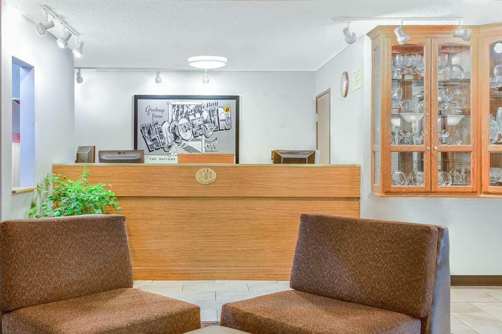 Super 8 by Wyndham Green Bay Near Stadium - photo 2