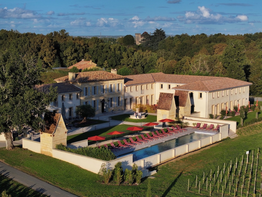 Château Fage — 4-Star Luxury Hotel in Arveyres, France