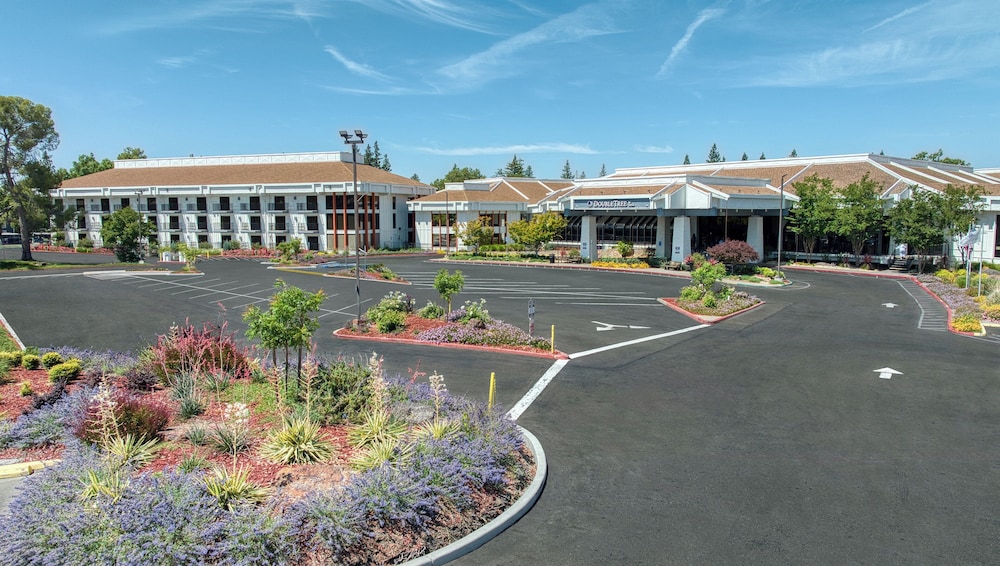 DoubleTree By Hilton Sacramento - photo 42