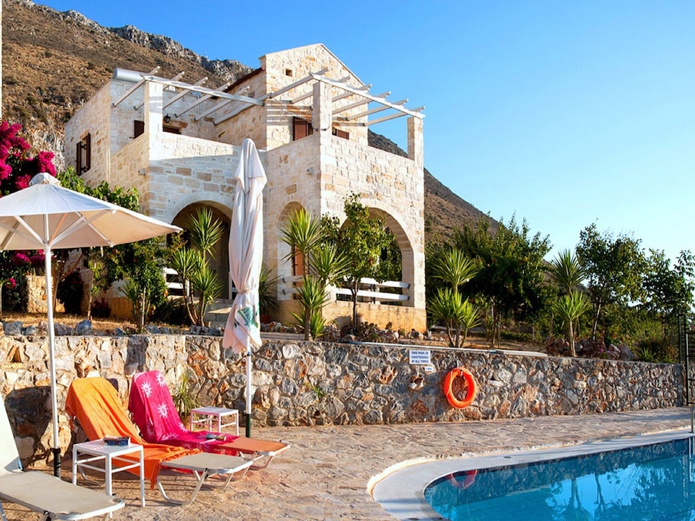 St. George’s Retreat Village in Prinos, Greece