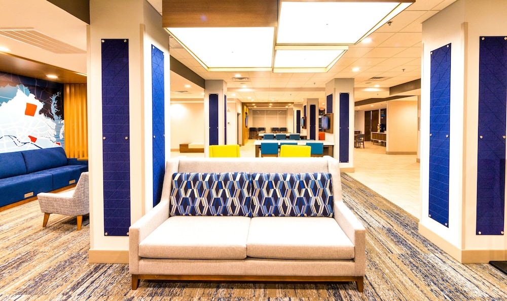Holiday Inn Express & Suites Harrisonburg University Area by IHG - photo 7