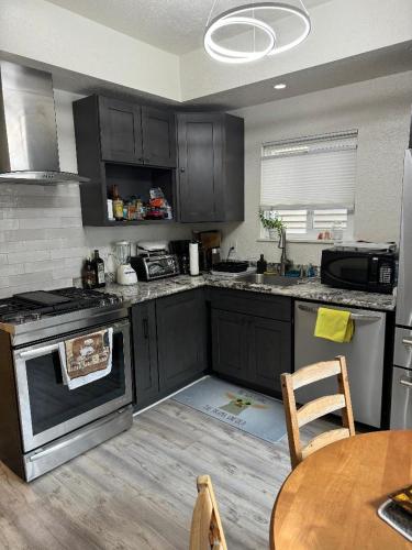 Bumblebee House — 4-Star Luxury Hotel in Oakland, United States