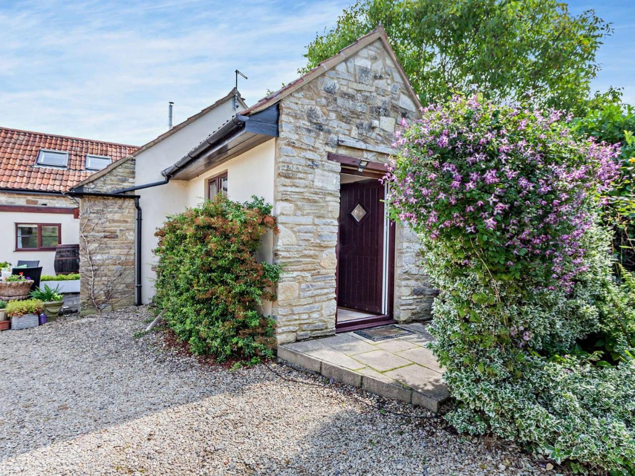1 Bed in Middle Stoughton 51337 — hotel in Chapel Allerton
