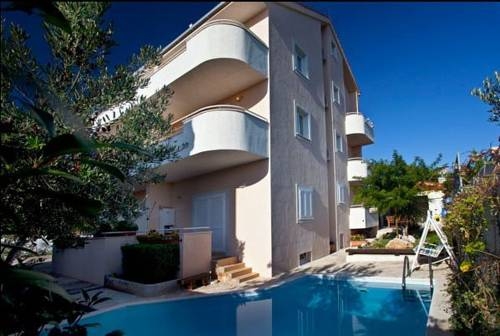 Piso En Plaza De España Y Playa De La Colonia — hotel in Aguilas