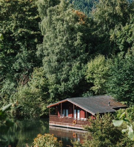 Herons Lake Retreat Hot Tub Lodges — Mold