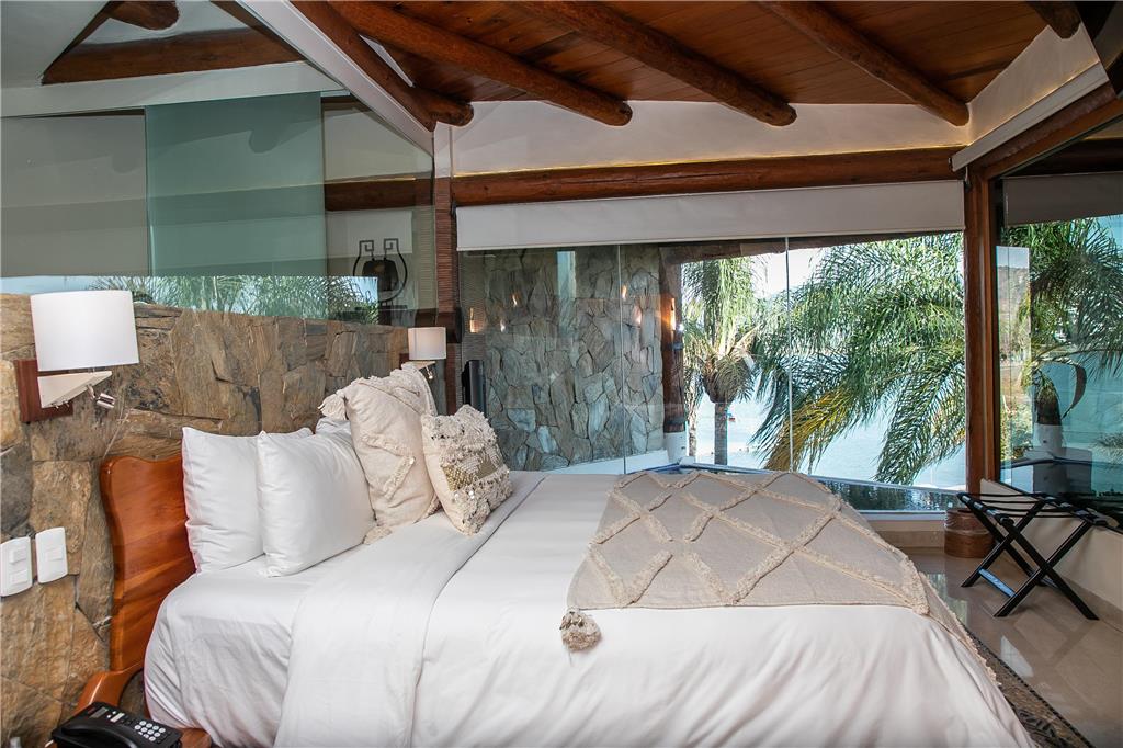 El Santuario Resort suite