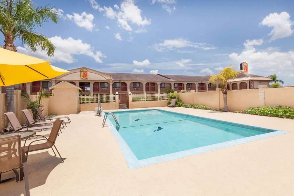 Super 8 by Wyndham Kingsville — hotel in Kingsville