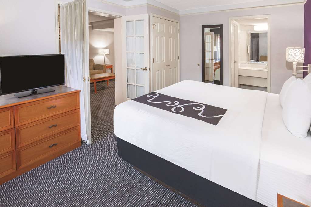 Howard Johnson by Wyndham Sacramento Downtown - photo 36