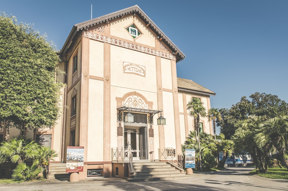 Suite Hotel Nettuno — 4-Star Luxury Hotel in Sestri Levante, Italy