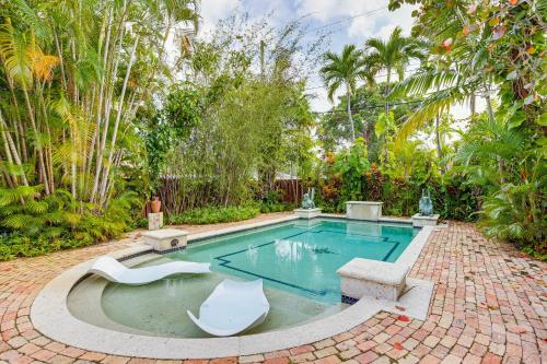 Lush West Palm Beach Getaway With Backyard Oasis — West Palm Beach