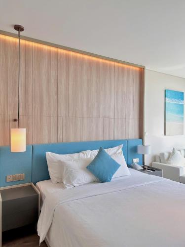 A la carte Halong Bay By Thuy Linh Homestay — 5-Star Luxury Hotel in Ha Long, Vietnam