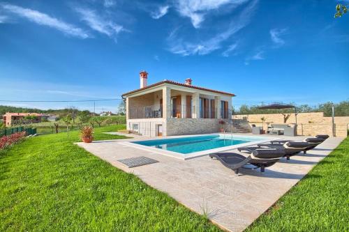 Casa Leone by Istra Vacation — 4-Star Luxury Hotel in Zminj, Croatia