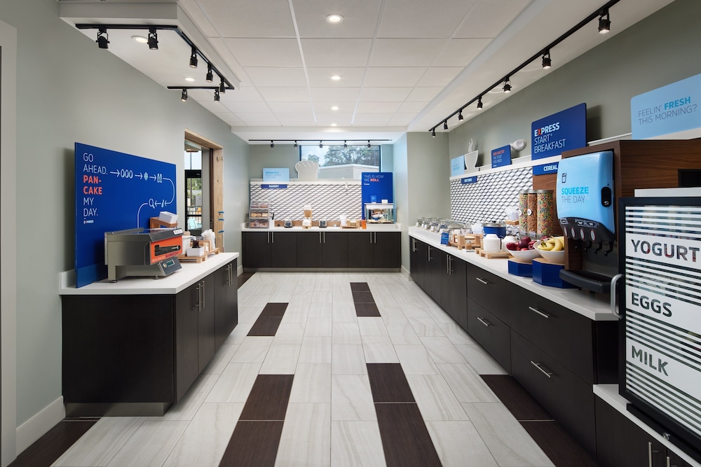 Holiday Inn Express & Suites Gulf Breeze Pensacola Area By Ihg - photo 23