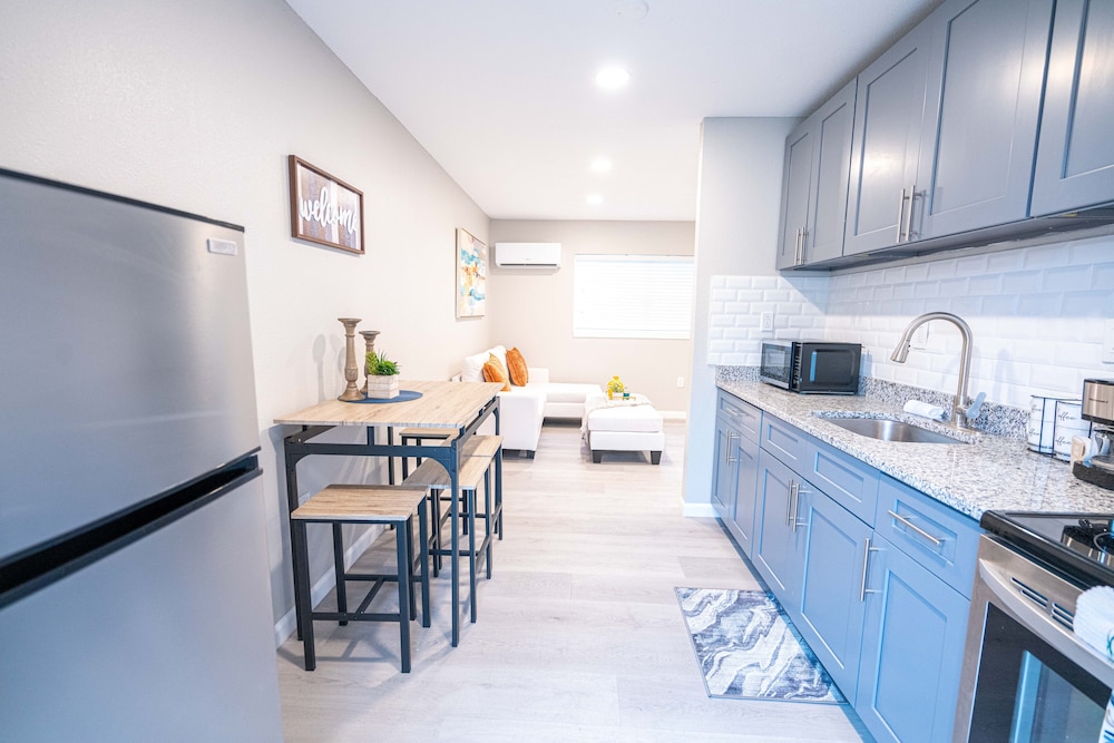 University Serenity Suites 14th - photo 20