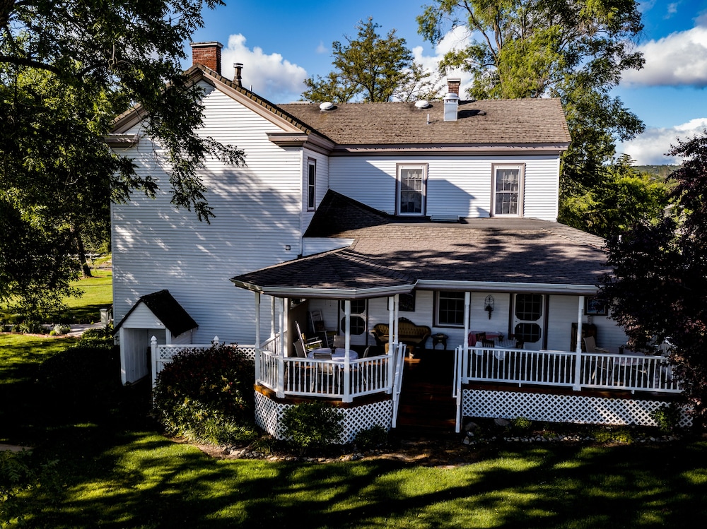 Bybee's Historic Inn - photo 92