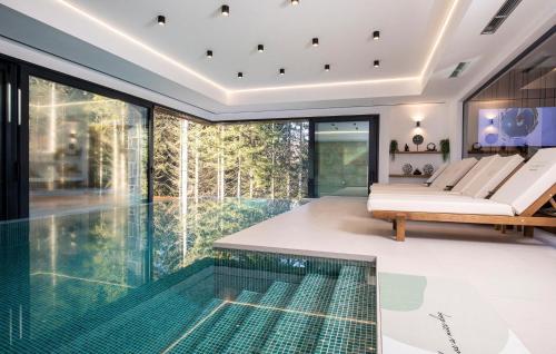 Cozy Home In Ravna Gora With Sauna — 5-Star Luxury Hotel in Ravna Gora, Croatia