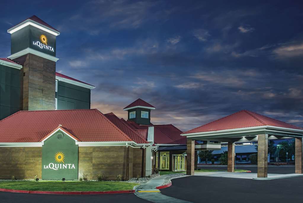 La Quinta Inn & Suites by Wyndham Las Vegas Summerlin Tech - photo 3