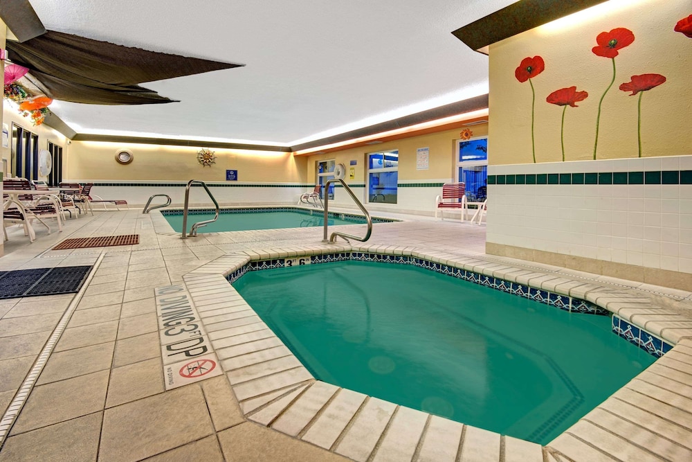 Days Inn & Suites by Wyndham Airport Albuquerque - photo 29