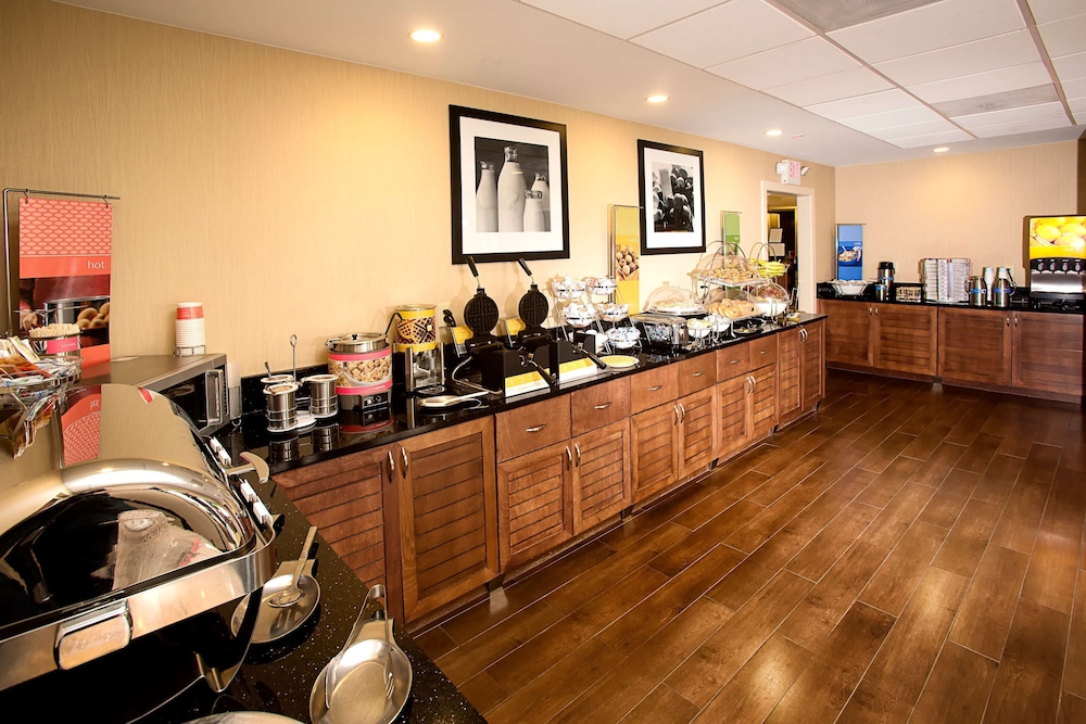 Hampton Inn Morehead City - photo 21