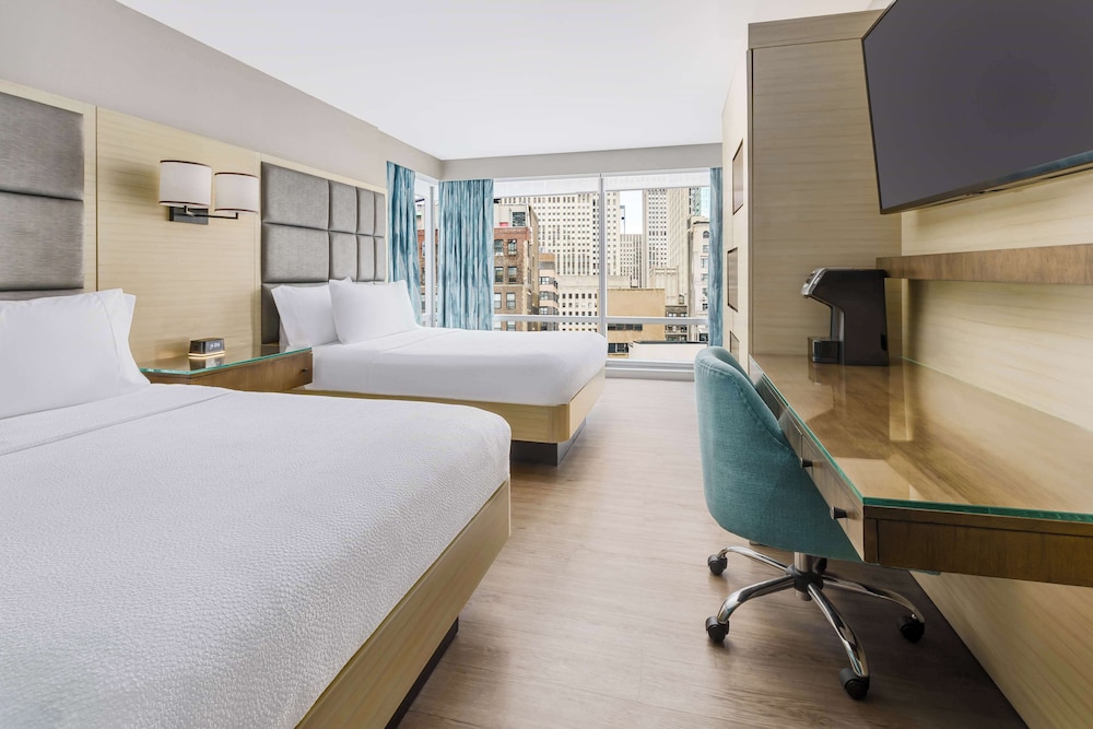 Hilton Garden Inn New York Times Square North - photo 12