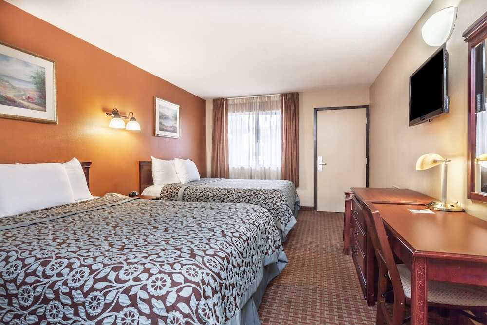 Red Carpet Inn - photo 7