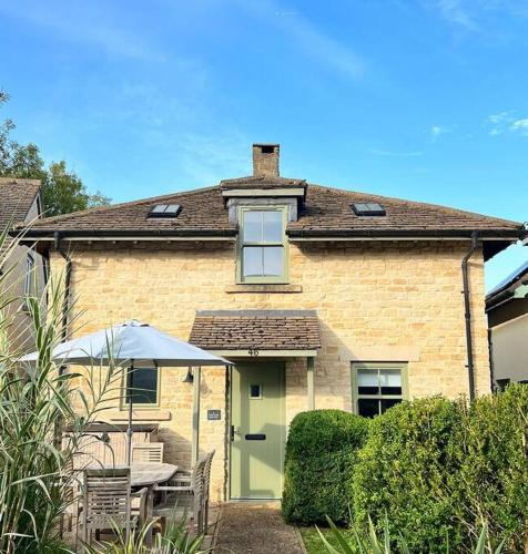 Cosy Cotswold Cottage Jacobs Cottage — 4-Star Luxury Hotel in Cirencester, United Kingdom