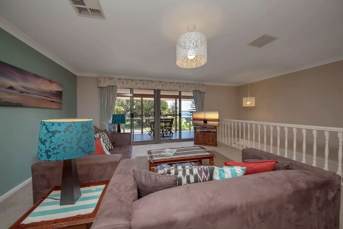 Sandy Point Road 151 - carbon neutral hotel in Corlette