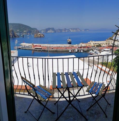 Maridea Camere con vista al Porto in Ponza, Italy