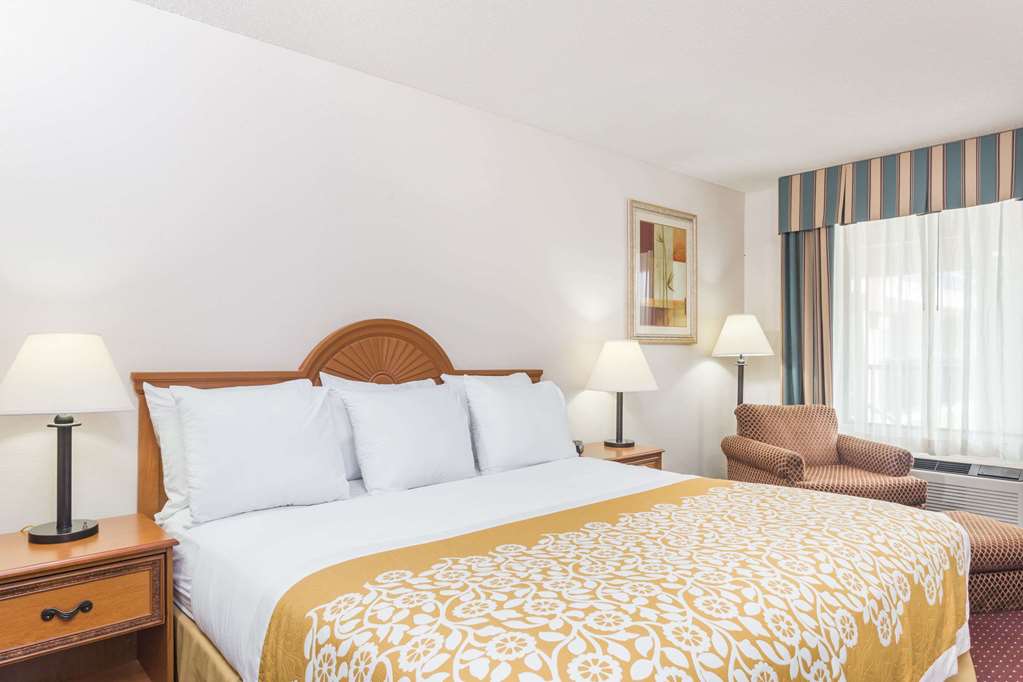 Days Inn by Wyndham Chiefland - photo 9