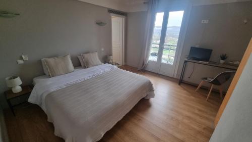 Hôtel restaurant Le Bellevue in Puy-L'eveque, France