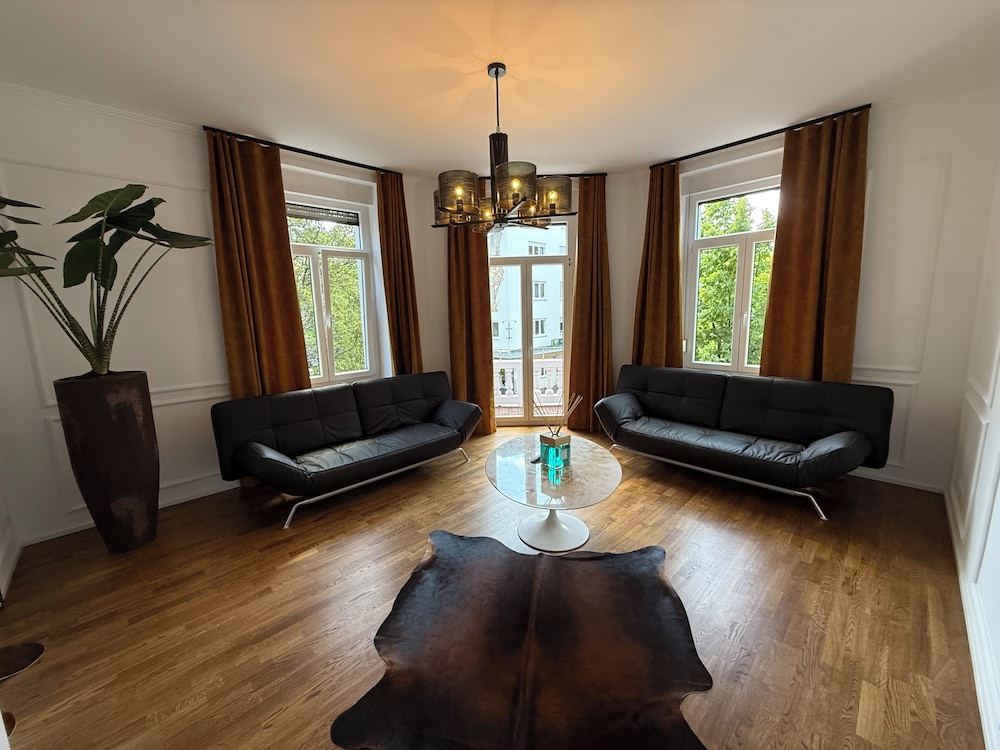 HLH Luxus Familiensuite mit Terrasse — 4-Star Luxury Hotel in Freiburg, Germany